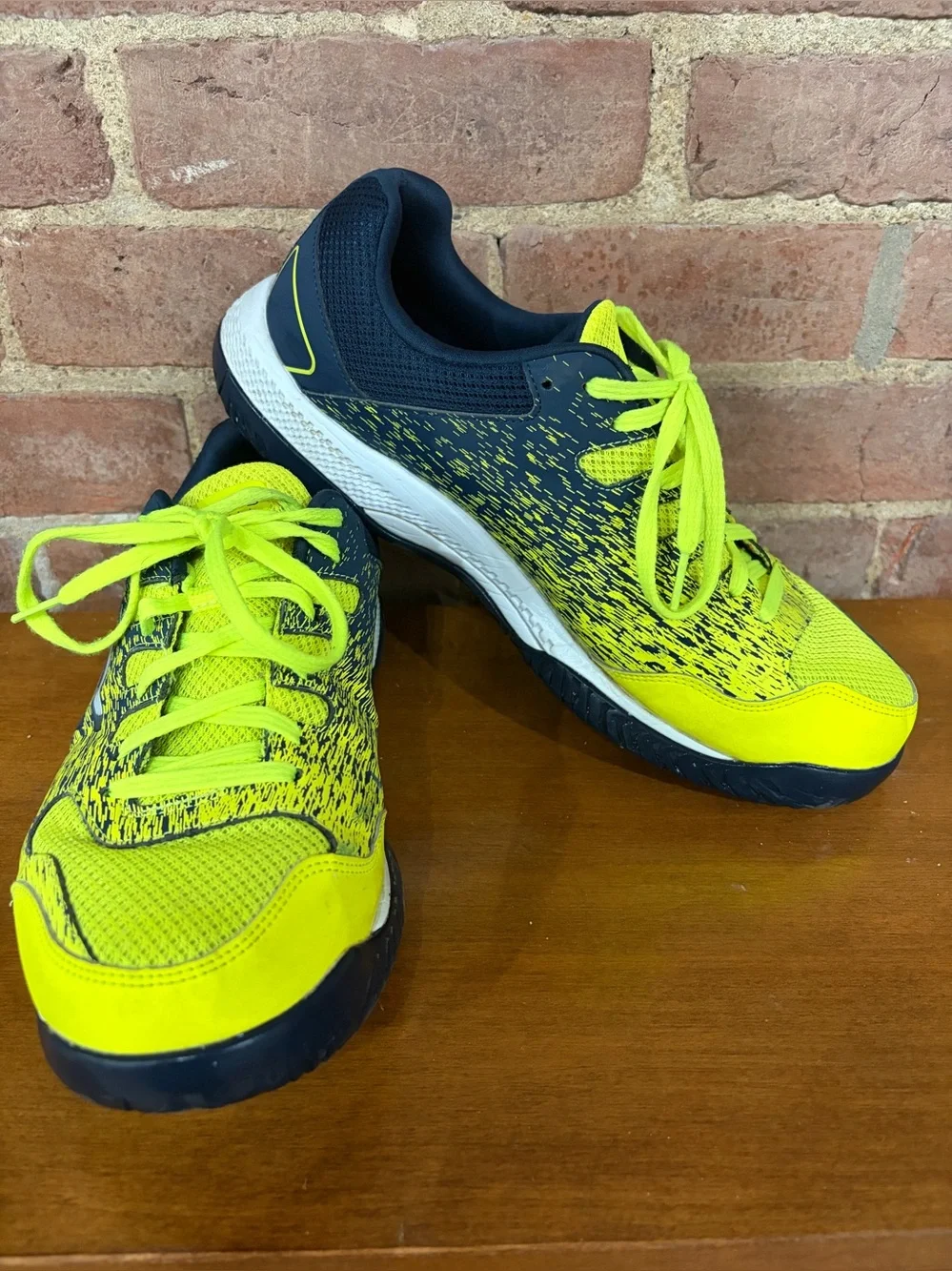 Skechers fluorescent yellow and navy pickleball shoe size 10.5